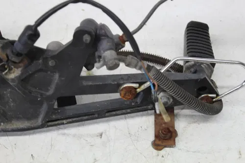 86-87 KAWASAKI NINJA 1000R RIGHT REARSET REAR SET DRIVER FOOT PEG REAR CALIPER