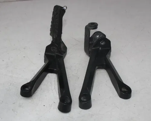 22-24 KTM RC 390 REAR BACK RIGHT PASSENGER LEFT BRACKET PEG SET PAIR