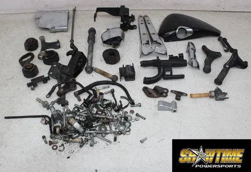 04-06 HARLEY-DAVIDSON SPORTSTER 1200 XL1200C PARTS HARDWARE AXLE PEGS COVER HORN