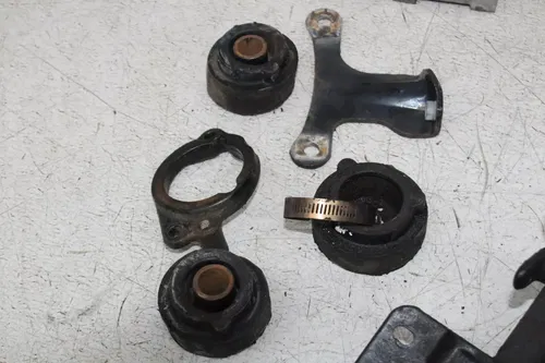 04-06 HARLEY-DAVIDSON SPORTSTER 1200 XL1200C PARTS HARDWARE AXLE PEGS COVER HORN