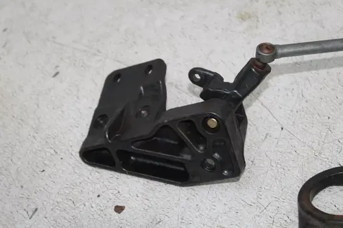 04-06 HARLEY-DAVIDSON SPORTSTER 1200 XL1200C PARTS HARDWARE AXLE PEGS COVER HORN