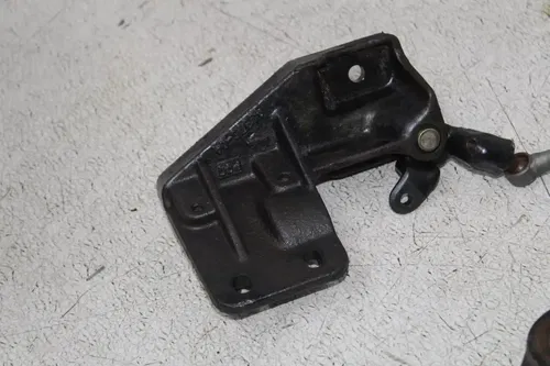04-06 HARLEY-DAVIDSON SPORTSTER 1200 XL1200C PARTS HARDWARE AXLE PEGS COVER HORN