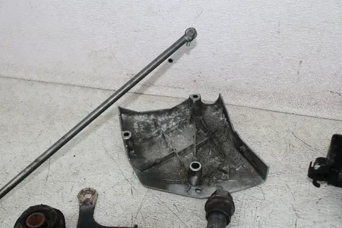 04-06 HARLEY-DAVIDSON SPORTSTER 1200 XL1200C PARTS HARDWARE AXLE PEGS COVER HORN