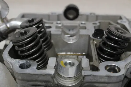 10 HONDA FURY VT1300CX ENGINE MOTOR FRONT CYLINDER HEAD CAM VALVES COVER (READ)