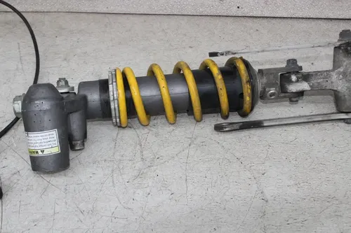 05-06 SUZUKI GSXR1000 PARTS HARDWARE SHOCK SEAT DAMPER PEGS SPROCKET (SEE DES)