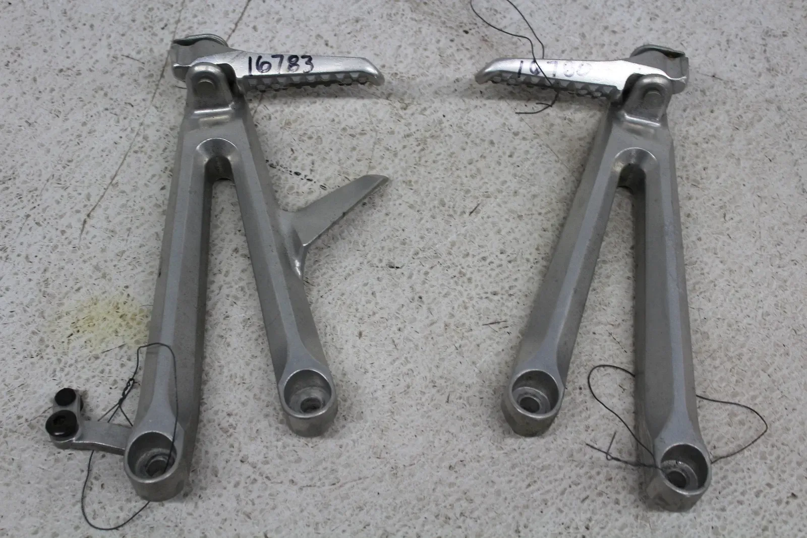 04-05 HONDA CBR1000RR RIGHT LEFT REARSETS REAR SET DRIVER FOOT PEGS