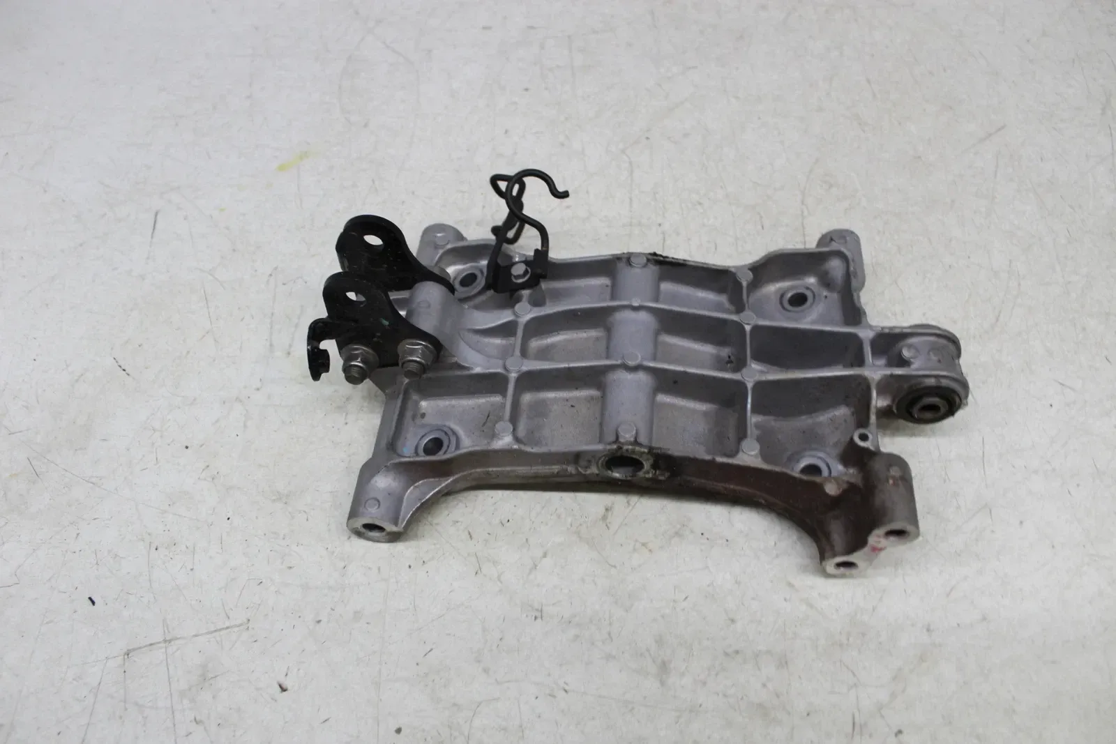 21 KAWASAKI ER400 ENGINE MOUNT MOTOR BRACKET