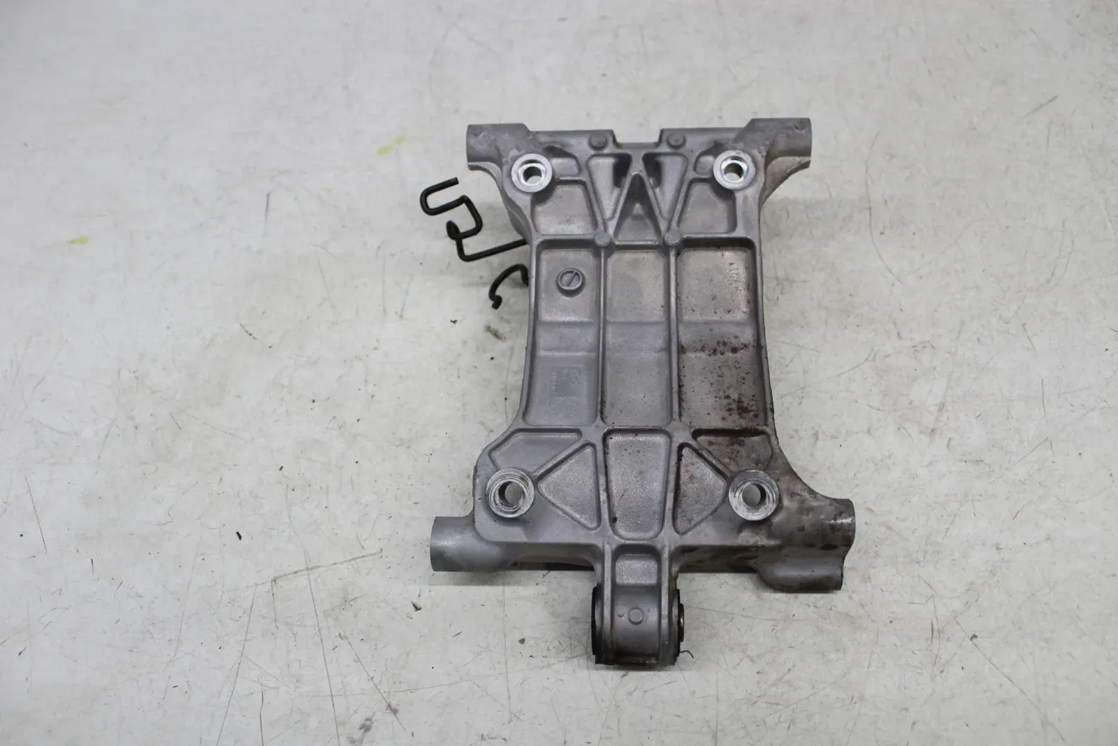 21 KAWASAKI ER400 ENGINE MOUNT MOTOR BRACKET