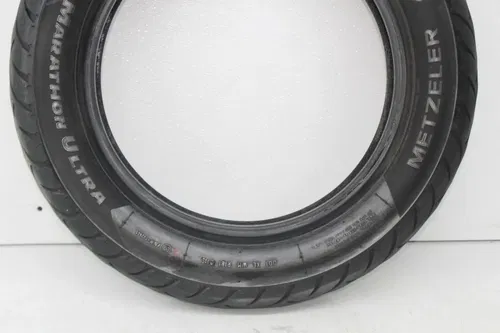 metzeler marathon ultra mt90b16 m/c 72h me 888 front tire (tread:3/32nds)
