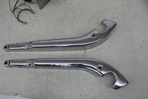 97-04 SUZUKI MARAUDER 800 VZ800 REAR BACK WHEEL FENDER STRUTS BRACKET SUPPORT