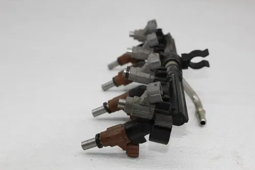 11-25 SUZUKI GSXR750 MAIN PRIMARY FUEL GAS INJECTORS RAIL