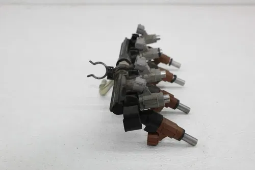 11-25 SUZUKI GSXR750 MAIN PRIMARY FUEL GAS INJECTORS RAIL