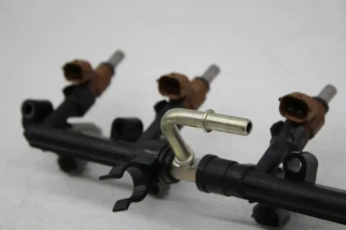 11-25 SUZUKI GSXR750 MAIN PRIMARY FUEL GAS INJECTORS RAIL