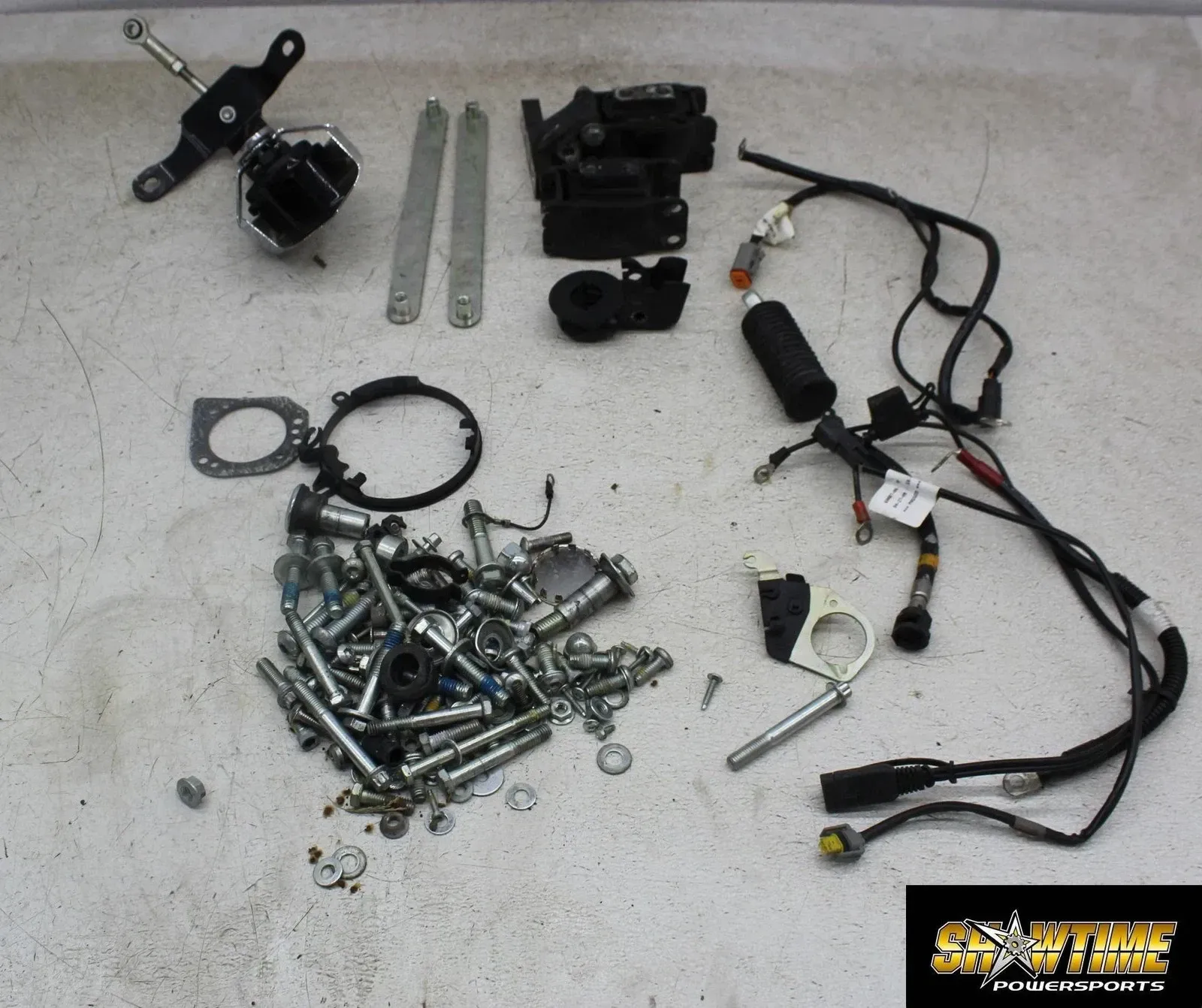 07-11 HARLEY-DAVIDSON DYNA FAT BOB FXDF PARTS HARDWARE PEG HORN BRACKET MOUNT