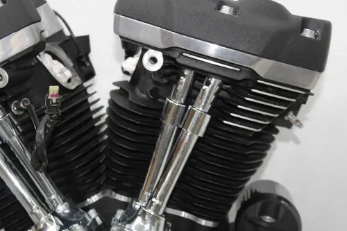 18-20 HARLEY-DAVIDSON STREET BOB FXBB 107CI ENGINE MOTOR HEAD MILWAUKEE M8