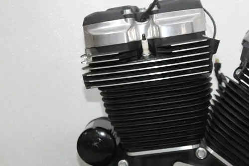 18-20 HARLEY-DAVIDSON STREET BOB FXBB 107CI ENGINE MOTOR HEAD MILWAUKEE M8
