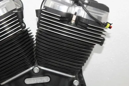 18-20 HARLEY-DAVIDSON STREET BOB FXBB 107CI ENGINE MOTOR HEAD MILWAUKEE M8