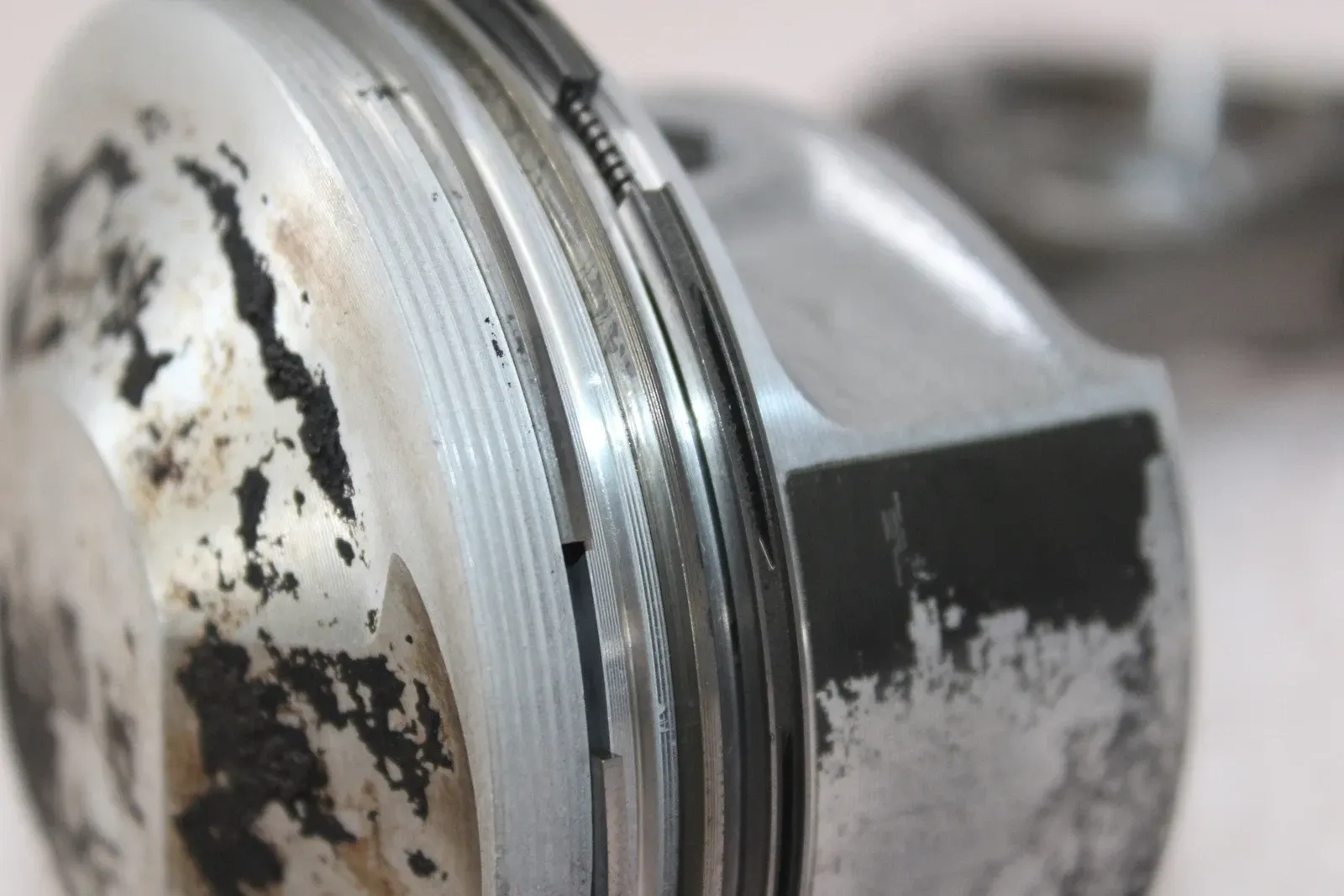 2001 DUCATI MONSTER 600 ENGINE MOTOR BLOCK PISTON W/ROD