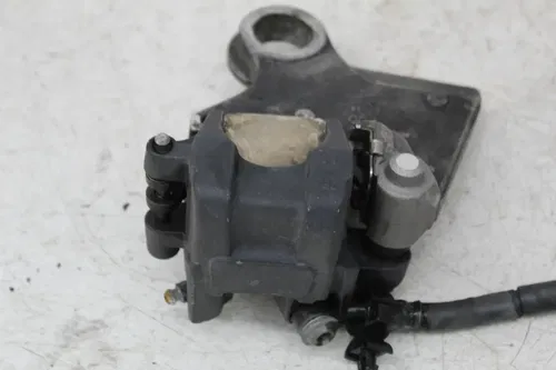 06-07 YAMAHA YZF R6 RIGHT REAR SET REARSET DRIVER PEG CALIPER MASTER  (SEE DESCP