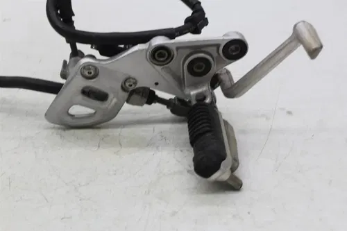 99-07 SUZUKI HAYABUSA FRONT RIGHT DRIVER REARSET REAR SET FOOT PEG BRAKE MASTER