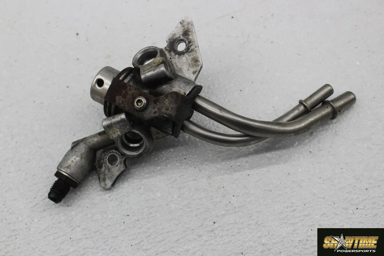 07-17 HARLEY-DAVIDSON V-ROD VRSC FUEL LINE RAIL REGULATOR