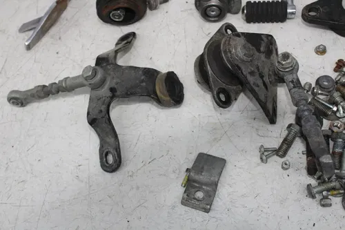 00-06 HARLEY-DAVIDSON ELECTRA GLIDE FLHTCUI PARTS HARDWARE AXLE SHIFTER
