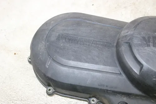 2005 Yamaha Kodiak 450 YFM450FA 4x4 CLUTCH SIDE ENGINE MOTOR COVER W/ BRACKET
