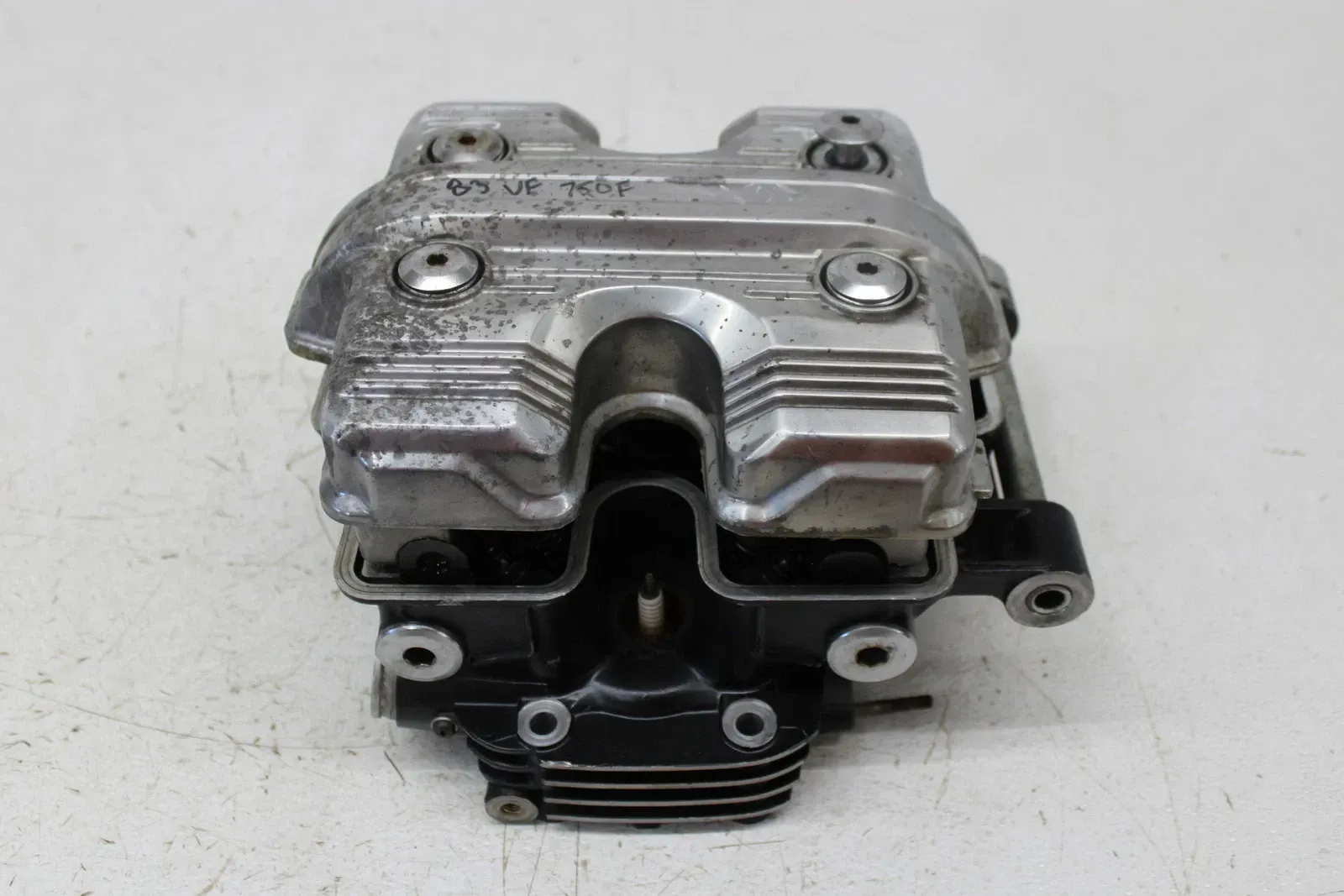 1986 HONDA MAGNA 700 VF700C REAR ENGINE TOP END CYLINDER HEAD CAMS VALVES COVER