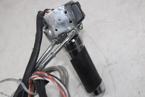 07-11 HARLEY-DAVIDSON SOFTAIL FLSTCI RIGHT CLIP ON HANDLE KILL OFF START SWITCH