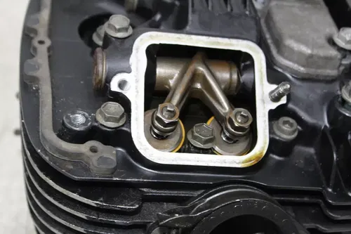 00 SUZUKI MARAUDER 800 VZ800 ENGINE FRONT REAR CYLINDER HEAD VALVES COVER