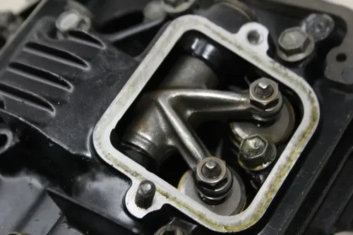 00 SUZUKI MARAUDER 800 VZ800 ENGINE FRONT REAR CYLINDER HEAD VALVES COVER