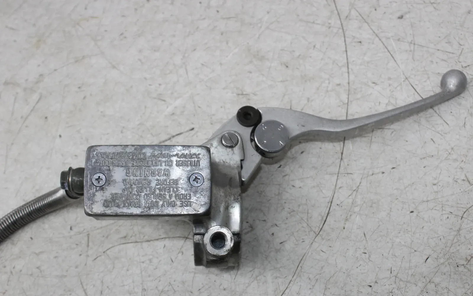 00 SUZUKI INTRUDER 1500 VL1500 FRONT BRAKE MASTER CYLINDER LEVER W/ CALIPER