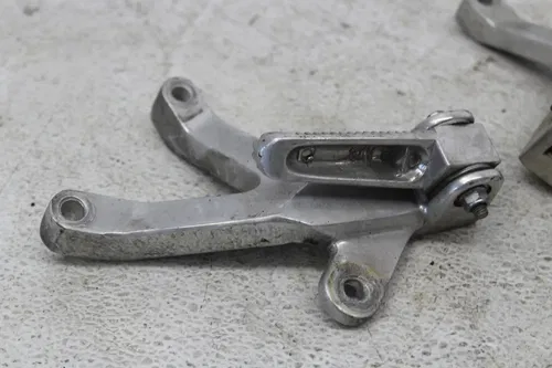 1997 YAMAHA YZF600R REAR BACK PASSENGER PEG SET PAIR