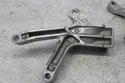 1997 YAMAHA YZF600R REAR BACK PASSENGER PEG SET PAIR