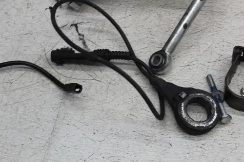 18-24 HARLEY-DAVIDSON ULTRA LIMITED FLHTK PARTS HARDWARE HORN AXLE SPEED SENSOR