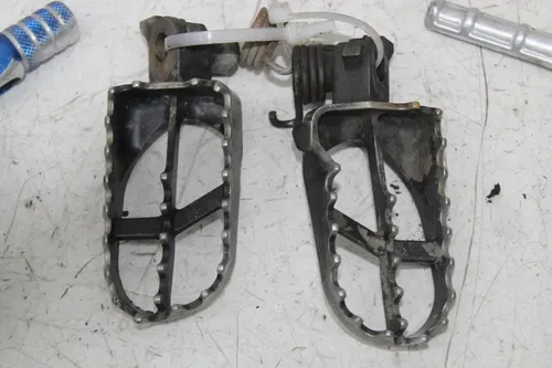 00 YAMAHA YZ125 LEFT RIGHT FOOT REST PEG PEGS TUSK SHIFTER KICKER PEDAL