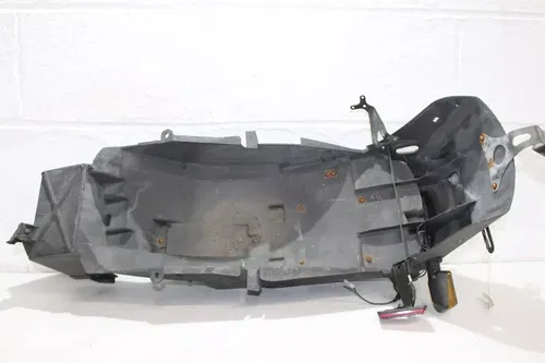 1997 YAMAHA YZF600R REAR TAIL UNDERTAIL FAIRING COWL FENDER battery tray