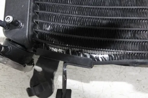 06-09 YAMAHA YZF R6S R6 ENGINE RADIATOR MOTOR COOLER COOLING RADIATER FAN (READ)