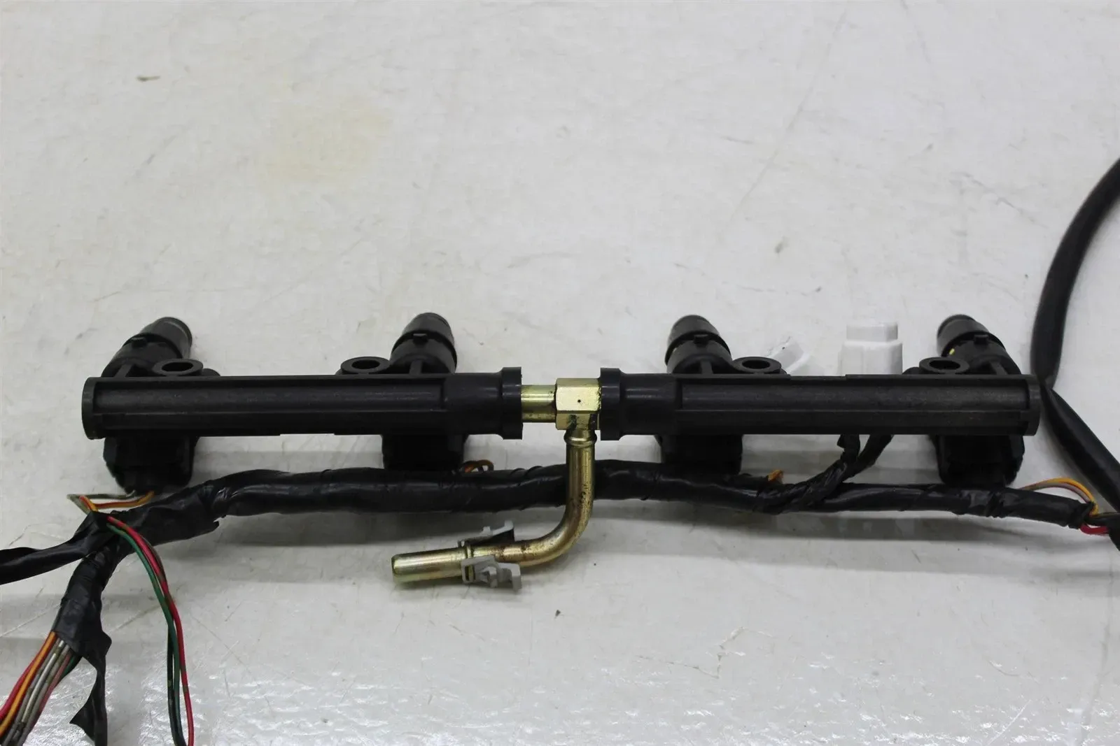 03-04 SUZUKI GSXR1000 MAIN GAS FUEL INJECTORS RAIL