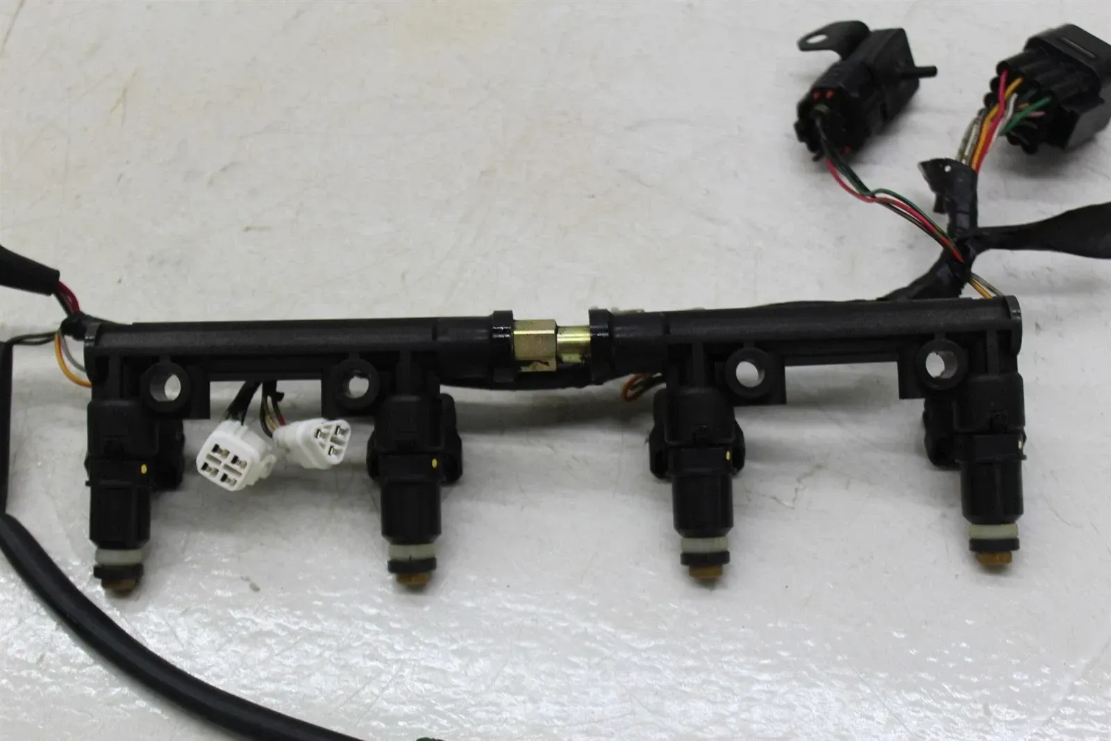 03-04 SUZUKI GSXR1000 MAIN GAS FUEL INJECTORS RAIL