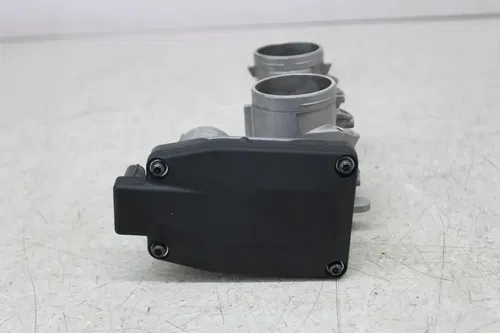 24 SUZUKI GSX-8R GSX800F THROTTLE BODY BODIES