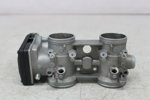 24 SUZUKI GSX-8R GSX800F THROTTLE BODY BODIES