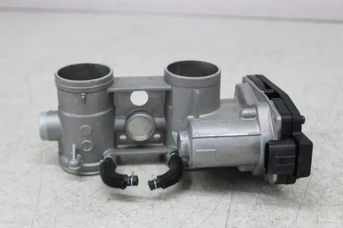 24 SUZUKI GSX-8R GSX800F THROTTLE BODY BODIES