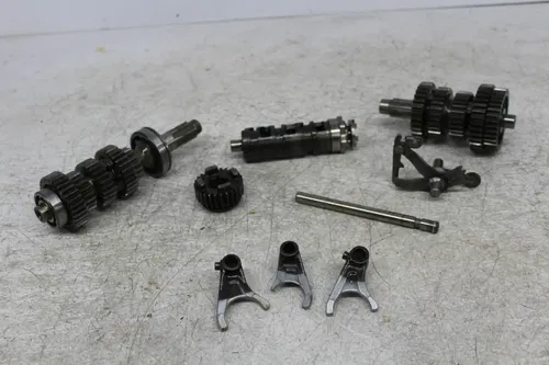 82 YAMAHA MAXIM 650 XJ650 TRANSMISSION TRANNY GEAR