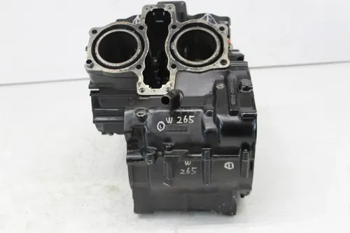 84-85 HONDA MAGNA 700 VF700C ENGINE MOTOR CRANKCASE CRANK CASES BLOCK