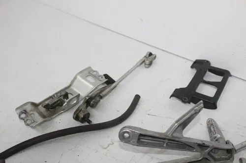 05-06 Honda Cbr600rr Parts Hardware rear pegs shifter sprocket axle horn cover
