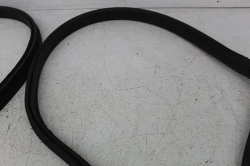 97-04 CHEVROLET CORVETTE C5 HATCH WEATHER STRIP STRIPPING SEAL