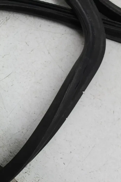97-04 CHEVROLET CORVETTE C5 HATCH WEATHER STRIP STRIPPING SEAL