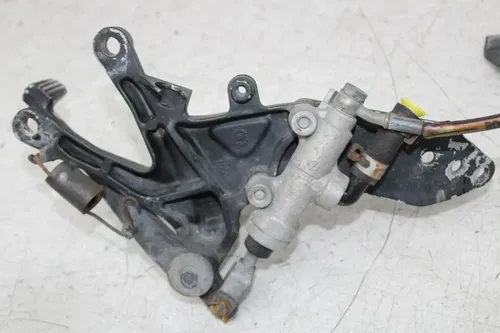 06-07 KAWASAKI NINJA ZX10R RIGHT REARSET FOOT PEG BRAKE MASTER CYLINDER CALIPER
