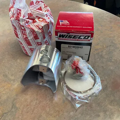 New Wiseco Piston Kit - Honda CR250r